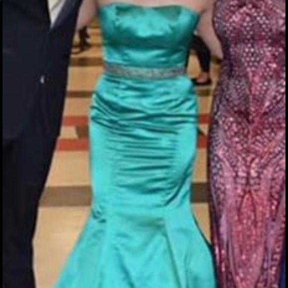 Prom dress - Picture 3 of 4